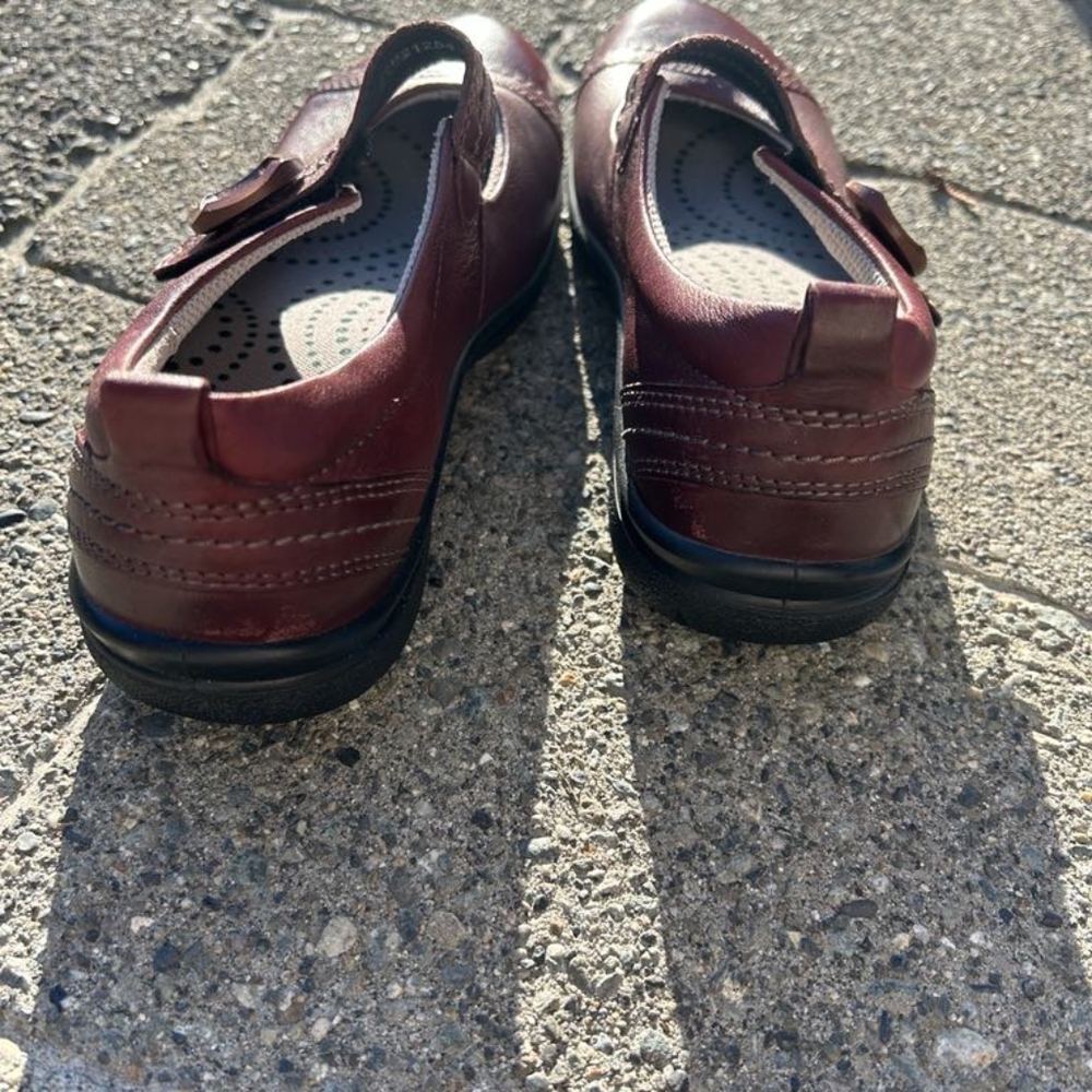 Ecco Shoes - Picture 3 of 4